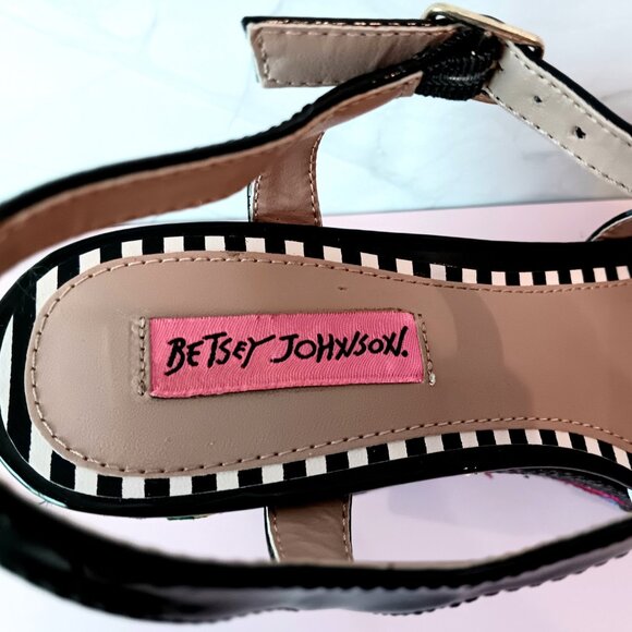 EUC ~ BETSEY JOHNSON Floral Embroidered Platform Wedge Sandals ~ Size: 9.5 - Picture 6 of 10